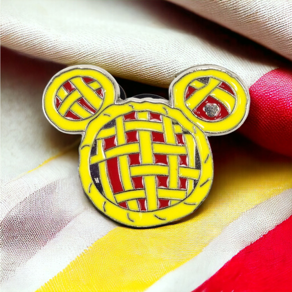 Disney Pin 65883 WDW Hidden Mickey Pin Series 3 Cherry Pie Mickey Icon - Picture 1 of 2